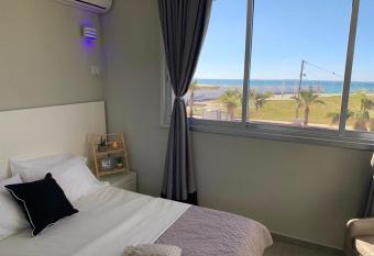 Motel Hofim allows 18 year olds to book a room