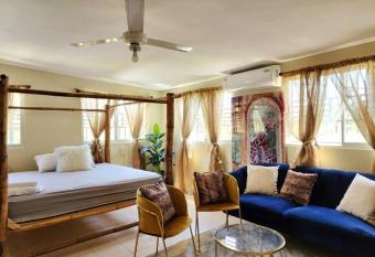 Villa Luxury en Juan Dolio has rooms with a private hot tub