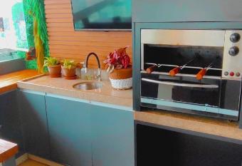 Vista incr  vel na melhor localiza    o da praia da costa has Balcony rooms