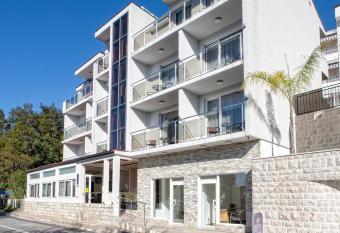 Guest House Aria allows 18 year olds to book a room