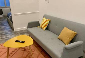 Le Havre 2 Paix allows 18 year olds to book a room