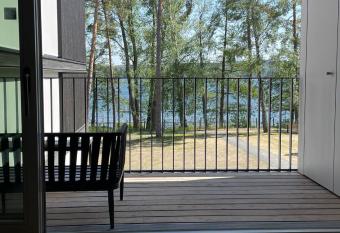 Marina Apartment am See mit Pool und Sauna allows 18 year olds to book a room