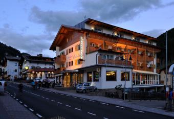 Hotel Cristallo has Balcony rooms