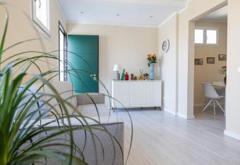 Appartamento terrazza Cavour has Balcony rooms