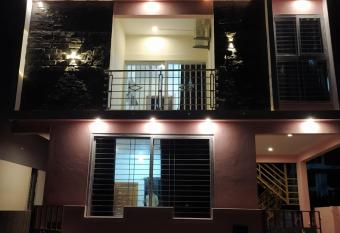 Nandi Skandagiri Guest House has Balcony rooms