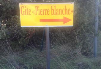 G  te Pierre Blanche has rooms with a private hot tub