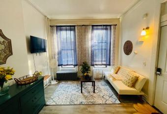 Cozy 1BR with Patio in the Heart of Albany allows 18 year olds to book a room