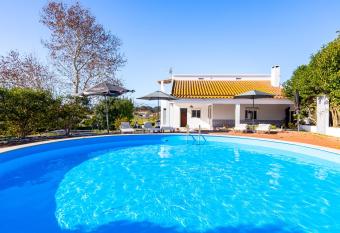 Quinta da Av   has Balcony rooms