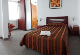 Hotel San Francisco de Paula has rooms with a private hot tub