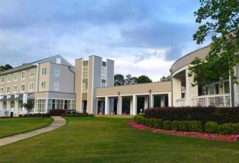 Lake Blackshear Resort Golf Club has Balcony rooms