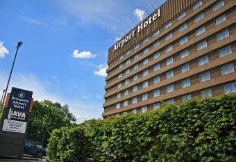 Airport Hotel Manchester allows 18 year olds to book a room