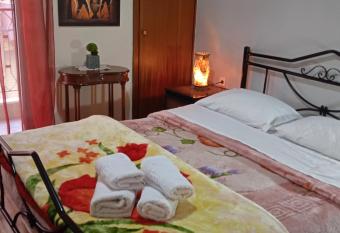 STEVE S HOUSE & ELDI allows 18 year olds to book a room