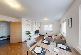 CROWN LIVING Design Apartment - gratis Parkplatz - WLan - K  che - Self Check-in allows 18 year olds to book a room