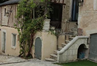 maison d h  tes prince face au ch  teau du clos Luce allows 18 year olds to book a room