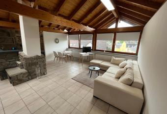 Stilvolle Wohnung mit Terasse und Garten has Balcony rooms