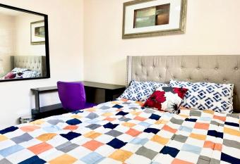 Main floor Room with Queen Bed, Free Parking and Free wi-fi and shared washroom near Fairview Park Mall (Room 2) allows 18 year olds to book a room