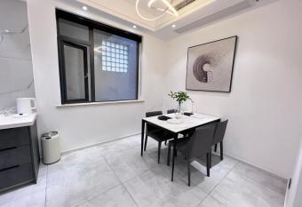 Shanghai World Expo Villa B&B - Near Lujiazui has Balcony rooms