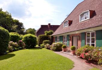 Gut Basthorst has Balcony rooms