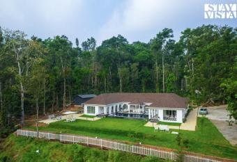 Mudra Manor- River View Villa with Comp Breakfast, Heated Pool and Jacuzzi by StayVista has rooms with a private hot tub