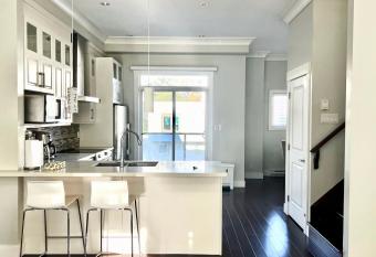 Spacious Home in Richmond has rooms with a private hot tub