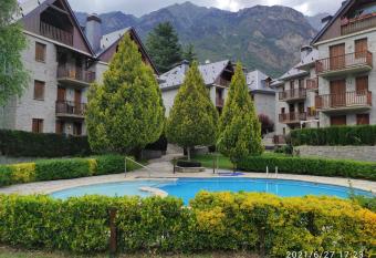 Senda de Conques has Balcony rooms