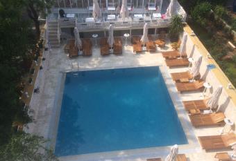 Buyukada Cankaya Hotel allows 18 year olds to book a room