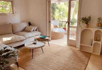                                                              has rooms with a private hot tub