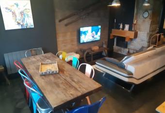 Le petit coin de Montagne has Balcony rooms