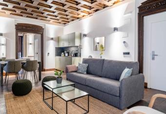 limehome Vitoria Palacio de los   lava-Velasco allows 18 year olds to book a room