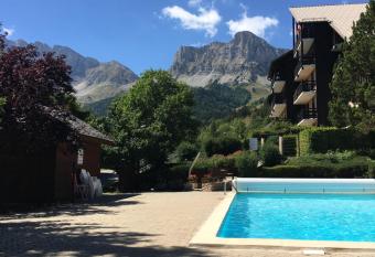 L id  al has Balcony rooms