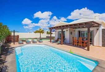 Villa Luna has Balcony rooms