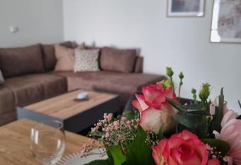 Gl  ckauf - Gem  tliche Ferienwohnung nahe Steinhude allows 18 year olds to book a room