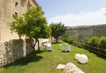 Antico Convento Dei Cappuccini has Balcony rooms