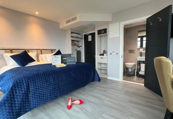 Wellington Temple Bar has Balcony rooms