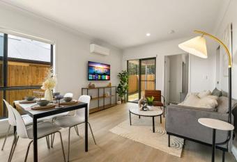 Cozy 2BR brandnew home at Brown Plains allows 18 year olds to book a room