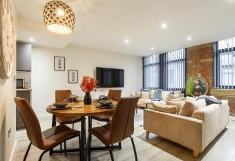 Modern and Cozy Two-Bed Apartment in Bradford allows 18 year olds to book a room