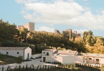 Borgo Vinceri has Balcony rooms