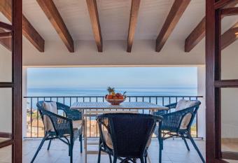 La Cubana Casa Vacacional has Balcony rooms