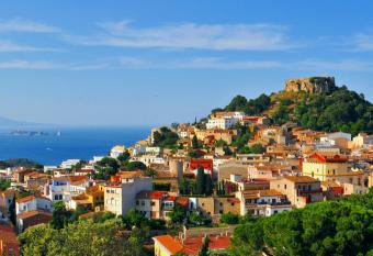 Casa Mimosa allows 18 year olds to book a room