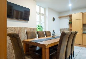 Work & Stay Apartment Bedburg Hau allows 18 year olds to book a room