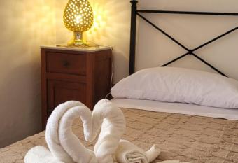 PerlaMarina allows 18 year olds to book a room