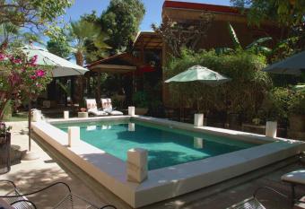 CASA LIMON has Balcony rooms