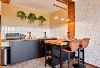 *Neues Loft*- nahe Frankfurter Flughafen + Bahnhof allows 18 year olds to book a room