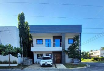 Isla San Blas, La Libertad has rooms with a private hot tub
