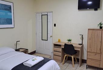 Casa Colibr   Apartamento 2A allows 18 year olds to book a room