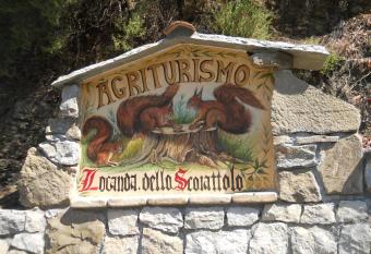 Lo Scoiattolo has Smoking rooms