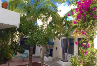 Hotel Allende allows 18 year olds to book a room