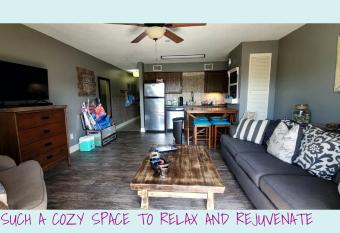 Welcome to Gone Coastal! - Walk to Beach allows 18 year olds to book a room