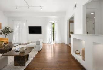 The Damrak loft has rooms with a private hot tub