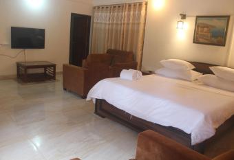 RED HOUSE - AGONDA BEACH has Balcony rooms